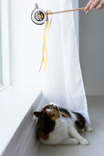 Load image into Gallery viewer, Pearhead Sushi Roll Teaser Cat Wand