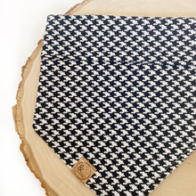 Load image into Gallery viewer, houndstooth dog bandana

